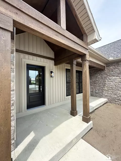 Exterior - 798 E Sweet Briar, Monroe, MI 48161 photo 5 of 6