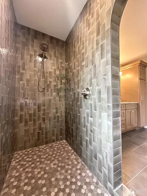 Bath - 798 E Sweet Briar, Monroe, MI 48161 photo 3 of 6