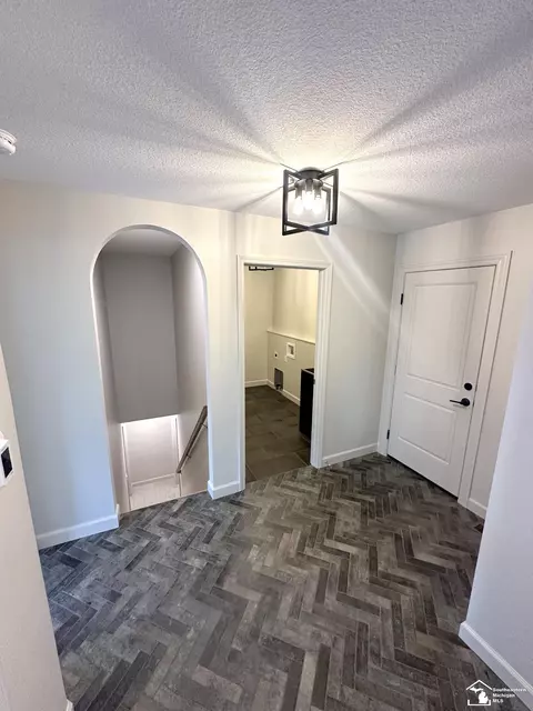 Entry Way - 798 E Sweet Briar, Monroe, MI 48161 photo 1 of 1
