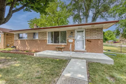 27055 Merideth, Warren, MI 48092