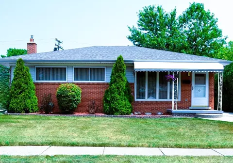 28508 Ursuline, Saint Clair Shores, MI 48081