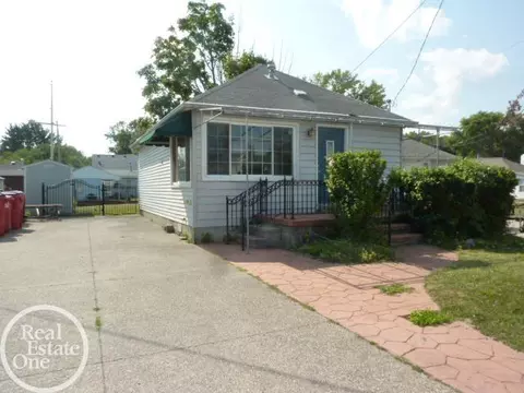 37921 Elmlane, Harrison Township, MI 48045