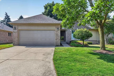 17098 Martingale #47, Clinton Township, MI 48038