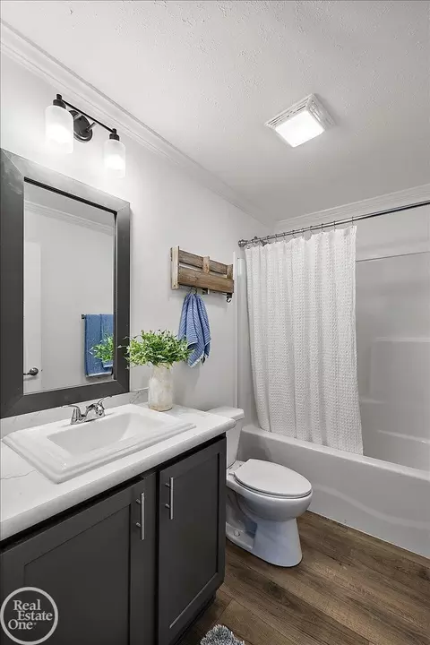 Bath - 4426 Maple Leaf UNIT 25, Flint, MI 48506 photo 5 of 6