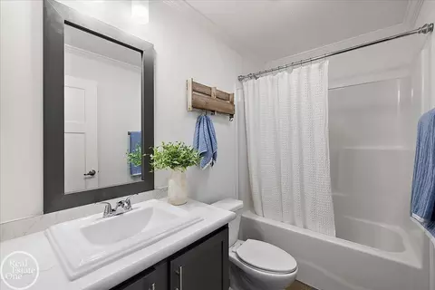 Bath - 4426 Maple Leaf UNIT 25, Flint, MI 48506 photo 4 of 6