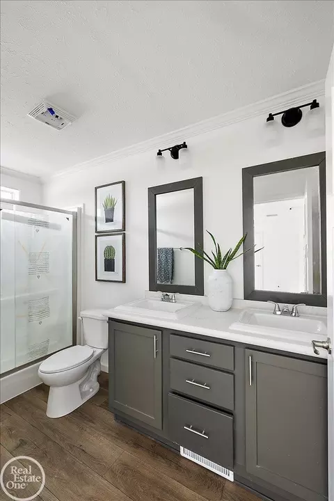 Bath - 4426 Maple Leaf UNIT 25, Flint, MI 48506 photo 2 of 6