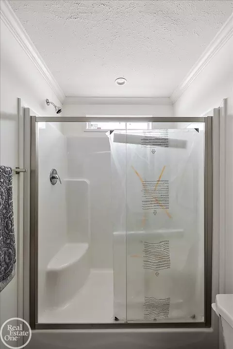 Bath - 4426 Maple Leaf UNIT 25, Flint, MI 48506 photo 3 of 6