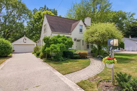 19650 Huntington Ave, Harper Woods, MI 48225
