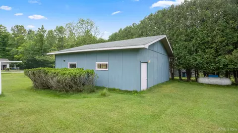 Exterior - 4307 M, Escanaba, MI 49829 photo 9 of 9