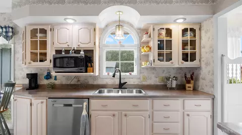 Kitchen - 4307 M, Escanaba, MI 49829 photo 3 of 4