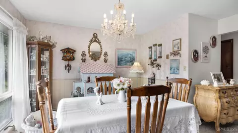Dining - 4307 M, Escanaba, MI 49829 photo 3 of 3