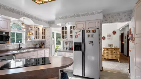 Kitchen - 4307 M, Escanaba, MI 49829 photo 2 of 4