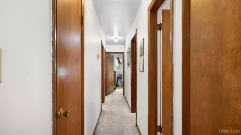 Entry Way - 4307 M, Escanaba, MI 49829 photo 2 of 2