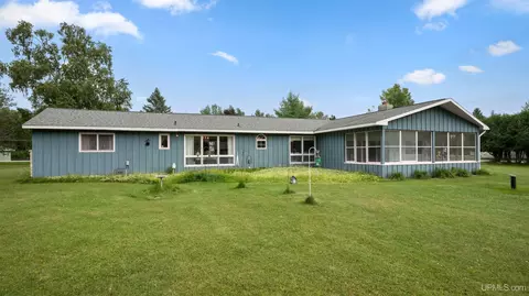 Exterior - 4307 M, Escanaba, MI 49829 photo 5 of 9