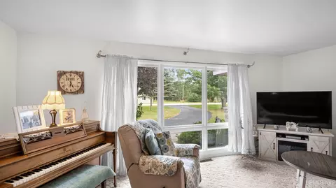 Living - 4307 M, Escanaba, MI 49829 photo 3 of 5