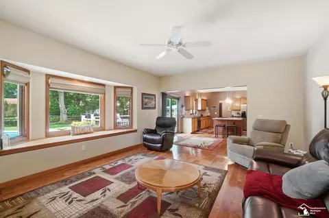Living - 7261 Silo Mdws, Temperance, MI 48182 photo 3 of 4