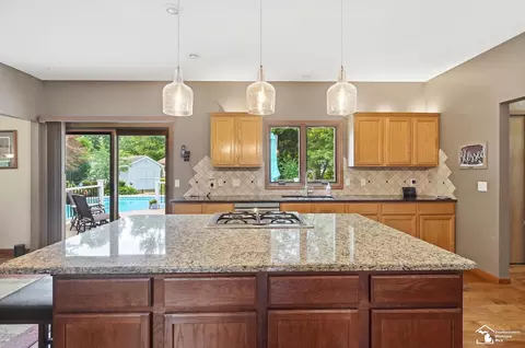 Kitchen - 7261 Silo Mdws, Temperance, MI 48182 photo 6 of 9