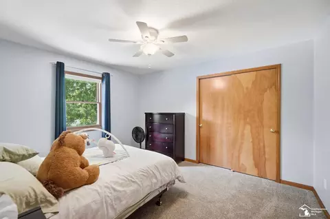 Bedroom - 7261 Silo Mdws, Temperance, MI 48182 photo 6 of 7