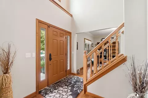 Entry Way - 7261 Silo Mdws, Temperance, MI 48182 photo 1 of 4
