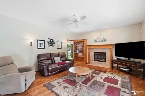 Living - 7261 Silo Mdws, Temperance, MI 48182 photo 1 of 4