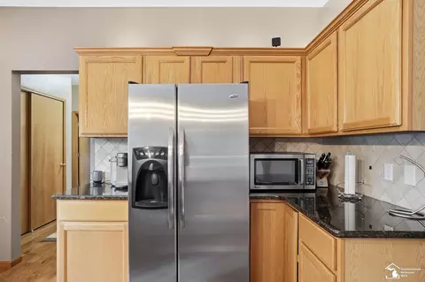 Kitchen - 7261 Silo Mdws, Temperance, MI 48182 photo 7 of 9
