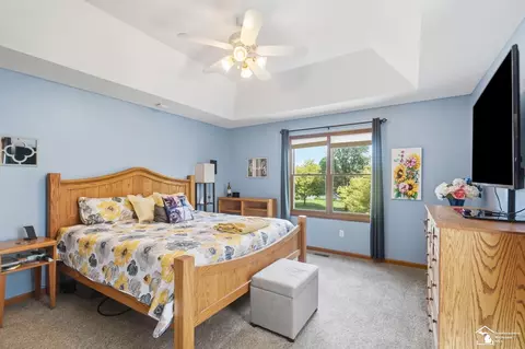 Bedroom - 7261 Silo Mdws, Temperance, MI 48182 photo 2 of 7