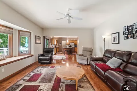 Living - 7261 Silo Mdws, Temperance, MI 48182 photo 4 of 4