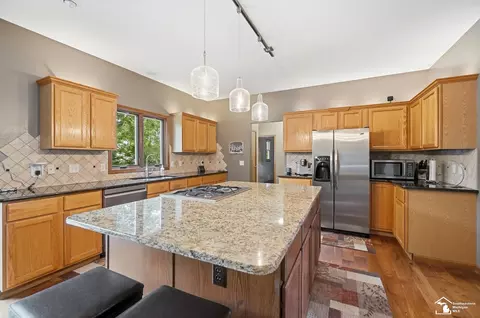 Kitchen - 7261 Silo Mdws, Temperance, MI 48182 photo 2 of 9
