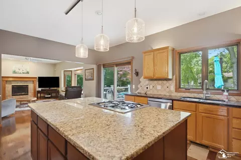 Kitchen - 7261 Silo Mdws, Temperance, MI 48182 photo 9 of 9