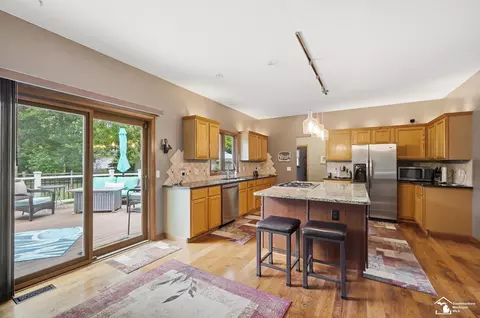 Kitchen - 7261 Silo Mdws, Temperance, MI 48182 photo 1 of 9