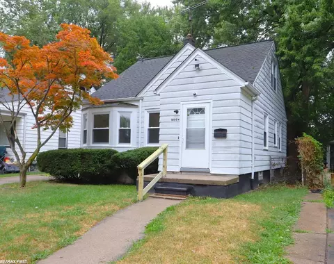 18954 Kingsville, Harper Woods, MI 48225