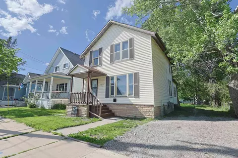 1813 3rd St, Bay City, MI 48706