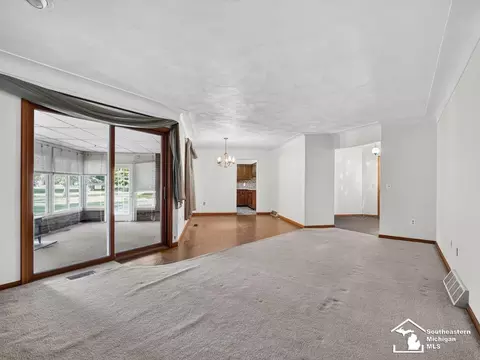Living - 3140 Comboni, Monroe, MI 48162 photo 3 of 4