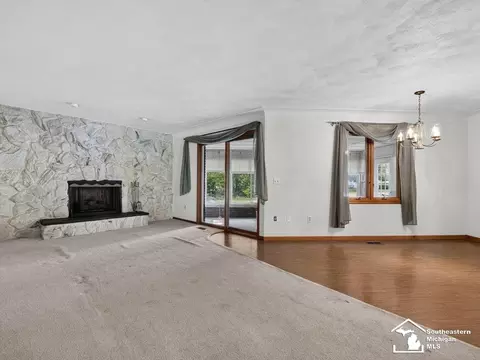 Living - 3140 Comboni, Monroe, MI 48162 photo 2 of 4