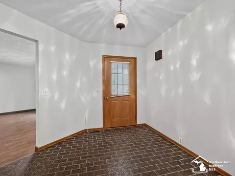Entry Way - 3140 Comboni, Monroe, MI 48162 photo 1 of 1