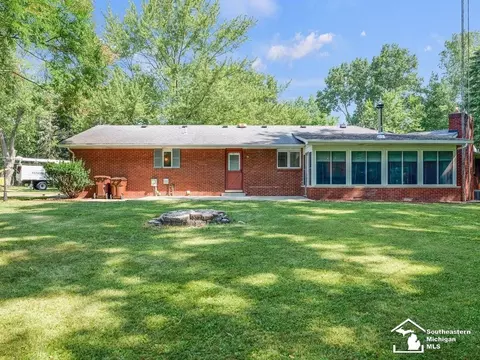 Exterior - 3140 Comboni, Monroe, MI 48162 photo 4 of 6