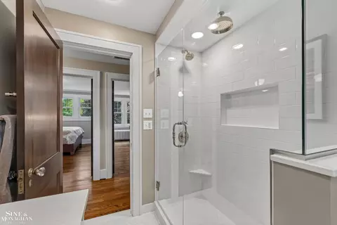 Bath - 759 Washington, Grosse Pointe, MI 48230 photo 4 of 5