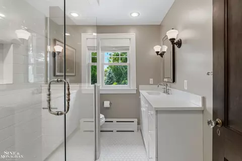 Bath - 759 Washington, Grosse Pointe, MI 48230 photo 3 of 5