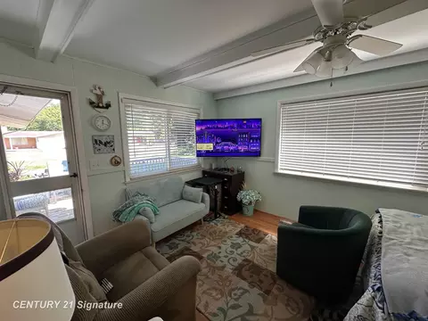 Living - 412 Chestnut, Flushing, MI 48433 photo 3 of 3