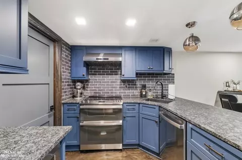 Kitchen - 797 Trombley, Grosse Pointe Park, MI 48230 photo 9 of 11