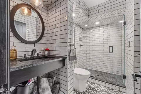 Bath - 797 Trombley, Grosse Pointe Park, MI 48230 photo 5 of 5