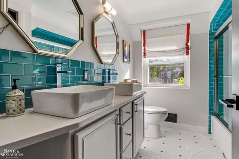 Bath - 797 Trombley, Grosse Pointe Park, MI 48230 photo 3 of 5