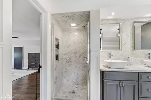 Bath - 797 Trombley, Grosse Pointe Park, MI 48230 photo 2 of 5