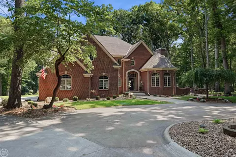 3180 Canyon Oaks, Milford, MI 48380