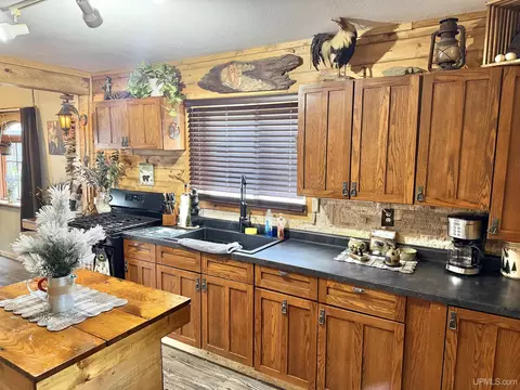 Kitchen - 809 E Pierce, Wakefield, MI 49968 photo 3 of 5