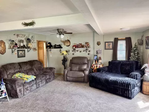 Living - 809 E Pierce, Wakefield, MI 49968 photo 2 of 3