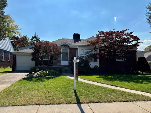 22300 Edmunton, Saint Clair Shores, MI 48080