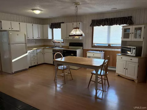 Kitchen - E8183 Alice, Ramsay, MI 49959 photo 4 of 5