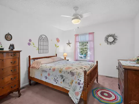 Bedroom - 2811 Huckleberry Trl, Farwell, MI 48622 photo 3 of 5