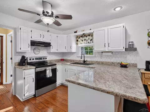 Kitchen - 2811 Huckleberry Trl, Farwell, MI 48622 photo 2 of 3